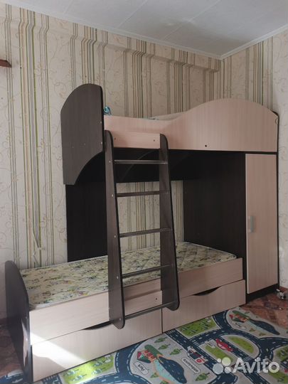Двухъярусная кровать