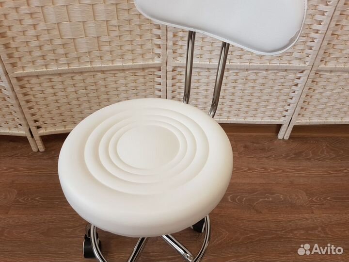 Стул мастера со спинкой белый