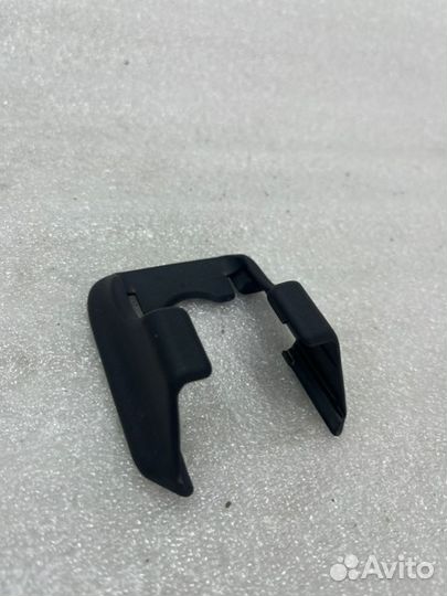 Накладка салазки сиденья передняя левая Toyota