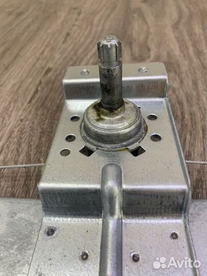 Стеклоподъемник задний левый Opel Corsa D хетчбэк