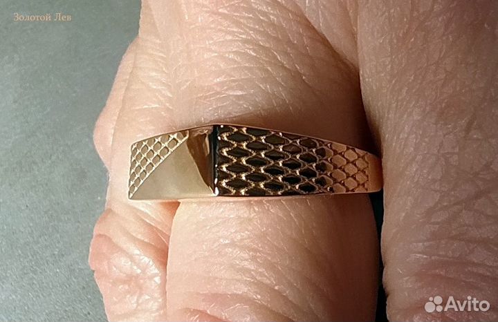 Печатки кольца золотые новые 19 размер