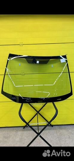 Лобовое стекло Mitsubishi L200