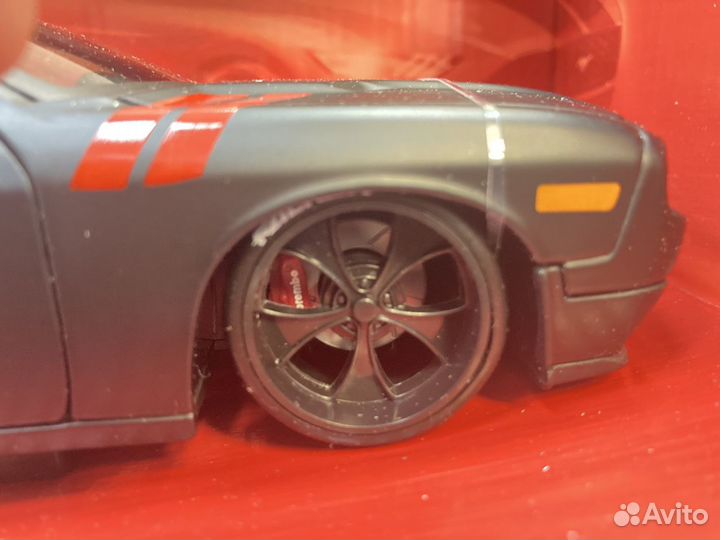 Модель автомобиля Dodge challenger 2008 1:24