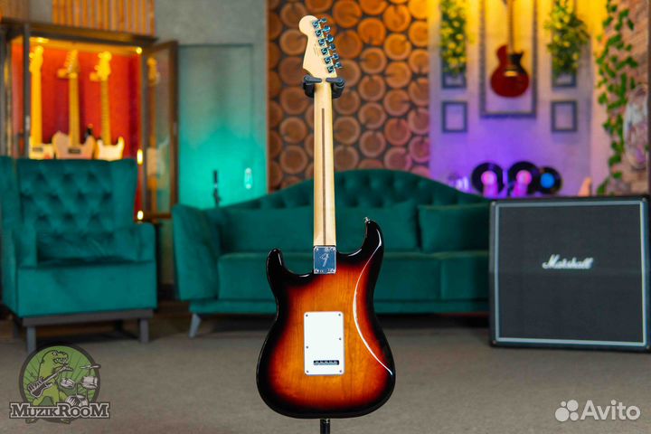 Fender Player Stratocaster HSS MN 3-Color Sunburst