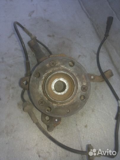 Поворотный кулак Vw Passat b3