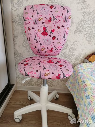 Продаю детский рабочий стул