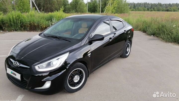 Hyundai Solaris 1.6 AT, 2013, битый, 255 000 км
