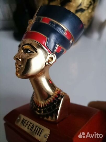 Настольная фигурка