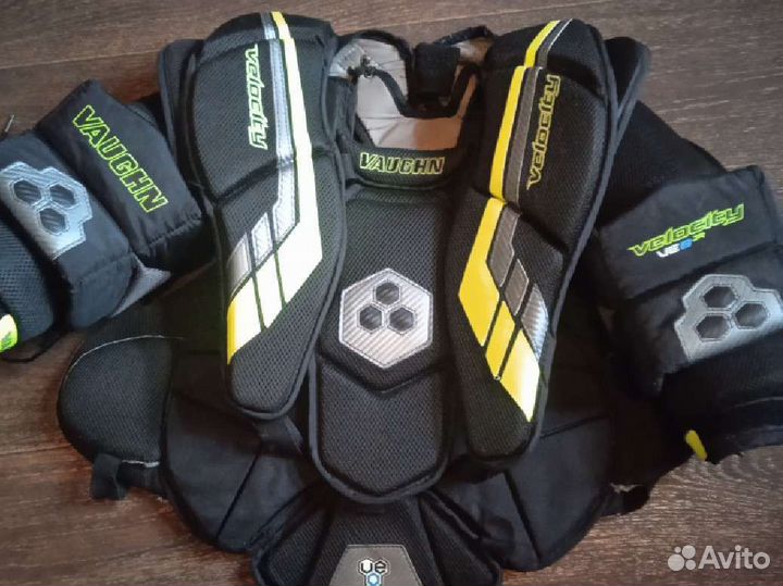 Нагрудник вратарский и шорты Vaughn