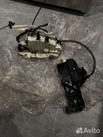 Замок передней правой двери Mercedes W221