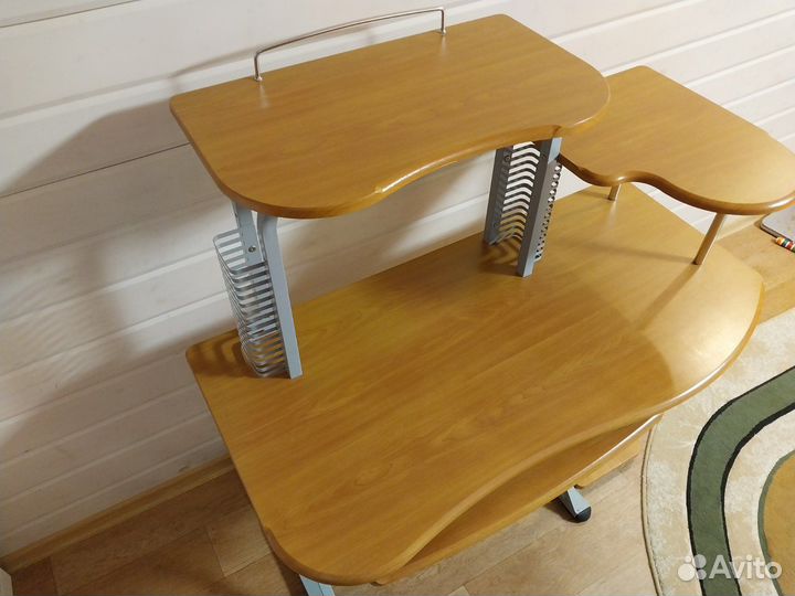 Компьютерный стол