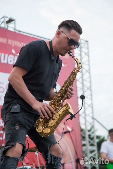 Саксофонист Максим Разин на мероприятие