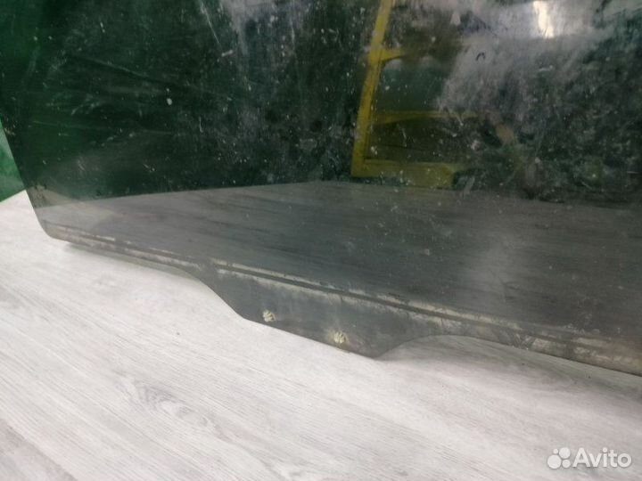 Стекло двери задней правой Mitsubishi Space Wagon