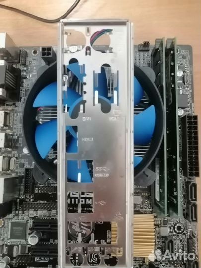 Материнская плата с процессором и памятью