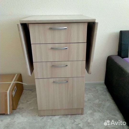 Шкаф и стол