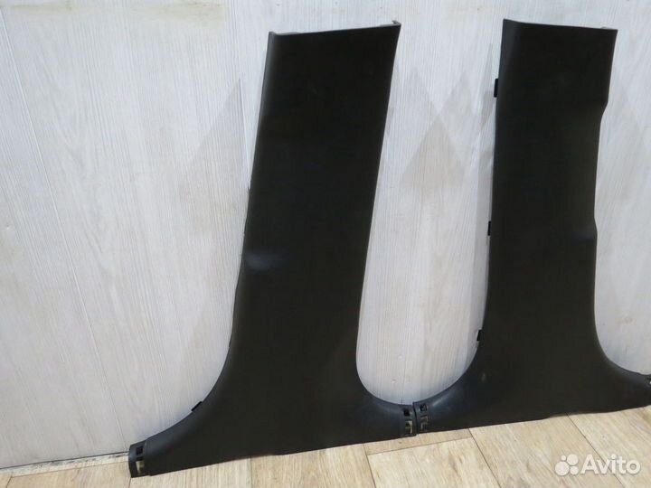 Обшивка средней стойки левая Kia Rio 3