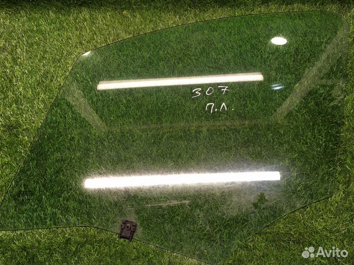 Стекло двери передней левой Peugeot 307