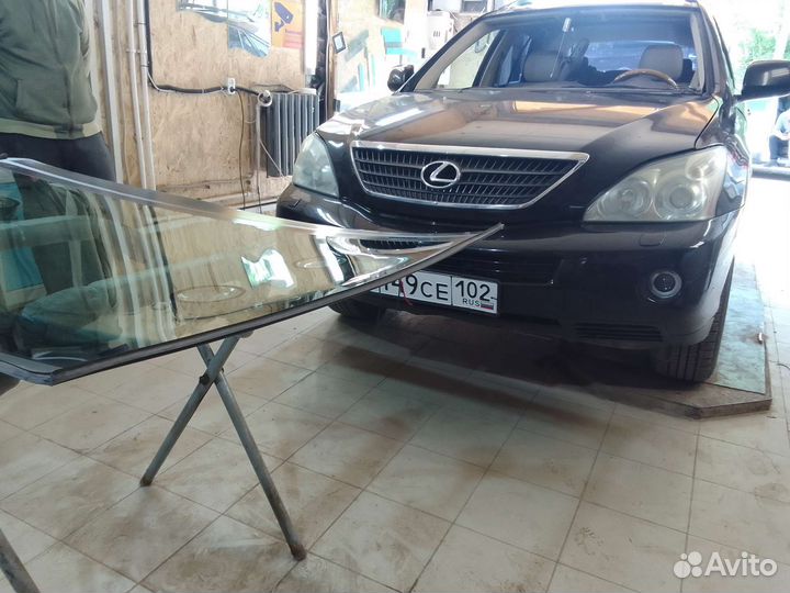 Лобовое стекло Lexus RX 300, 350, 400
