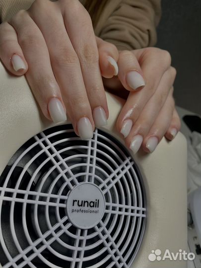 Модель на маникюр