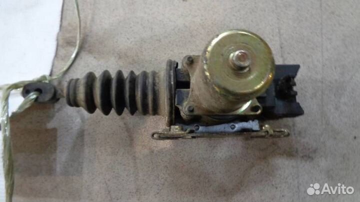 Активатор замка багажника Mitsubishi Pajero, Mont