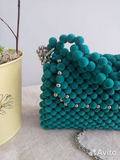 Сумка плетеная из бусин