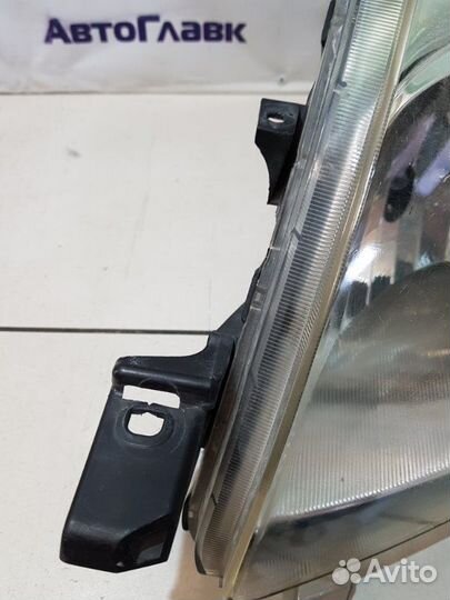 Фара Toyota Vitz