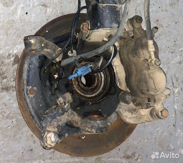 Ступица передняя в сборе Nissan X-Trail NT30