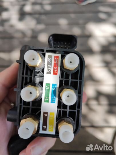 Блок клапанов пневмоподвески для Мерседес 164