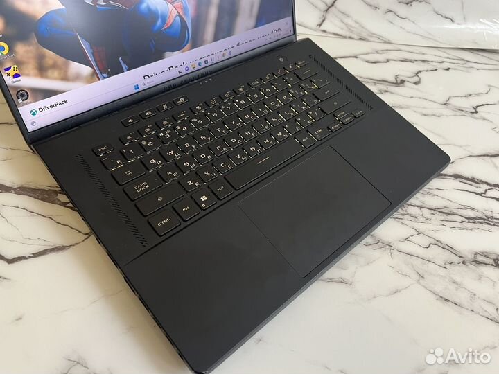 Asus rog zephyrus m16