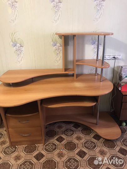 Продам компьютерный (письменный) стол. Самовывоз