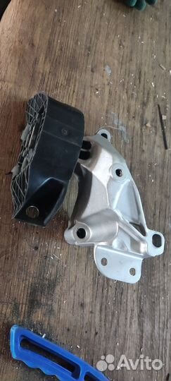 Подушка двигателя правая largus