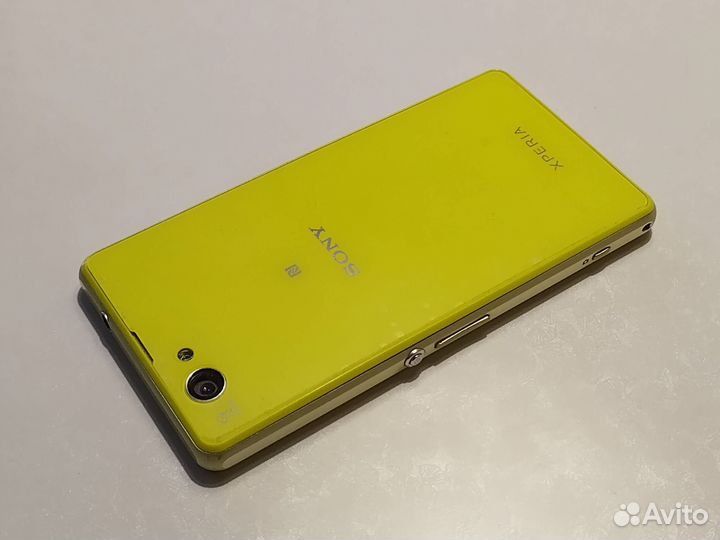Телефон Sony Xperia z1 compact