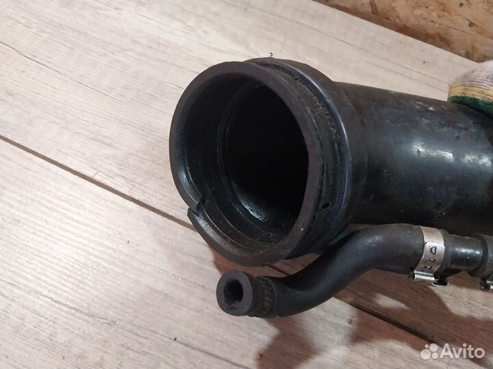 Патрубок воздушный Volkswagen Passat B5
