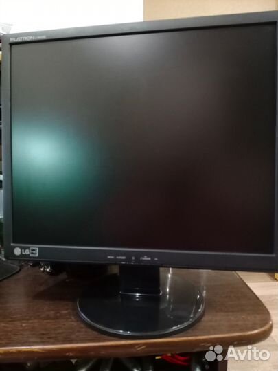 Монитор LG 19