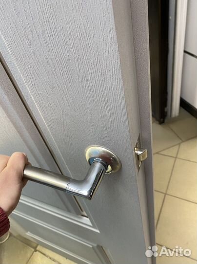 Дверь парящая межкомнатная