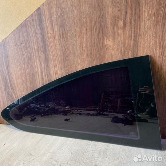 Форточка правая Ford Focus 2 shdb