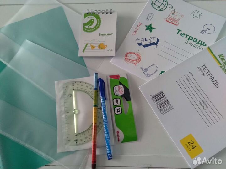 Школьные принадлежности новые