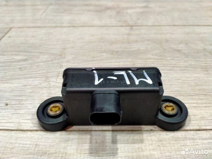 Датчик ускорения Mercedes-Benz Ml 164 272.967 30