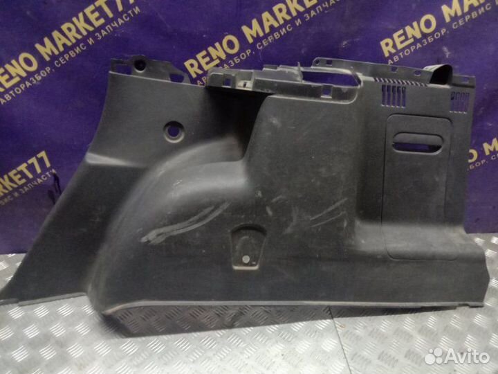 Обшивка багажника боковая задняя правая Renault