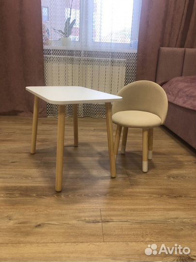 Столик +стульчик мягкий новый