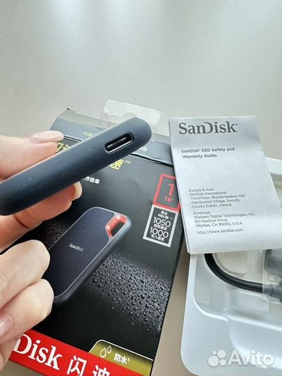 Внешний жесткий диск SSD SanDisk Extreme 1TB 1050