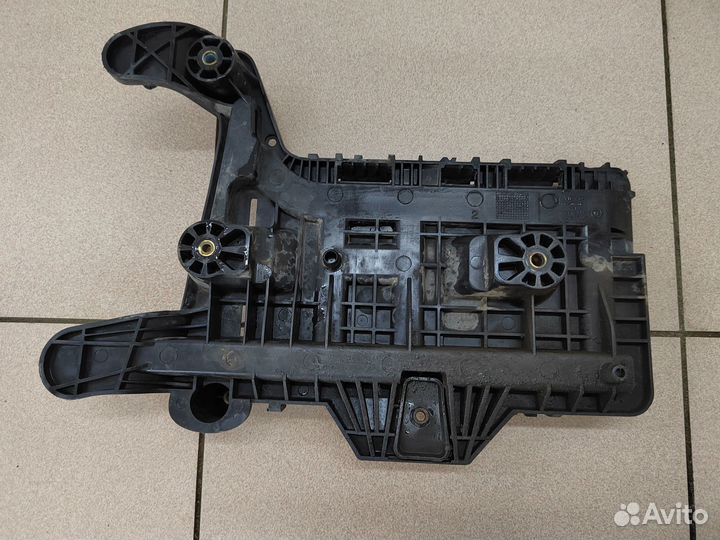 Площадка акб VW Passat B7, Skoda Octavia A5