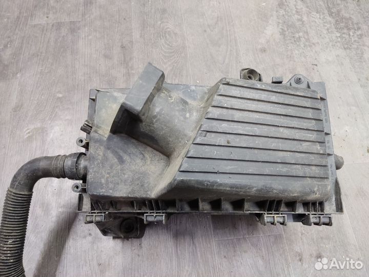 Корпус воздушного фильтра skoda Octavia