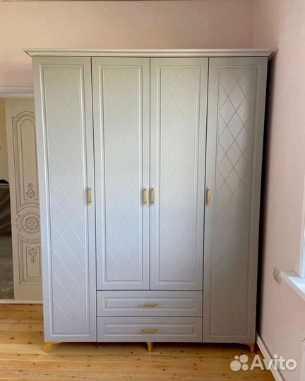 Шкаф белый