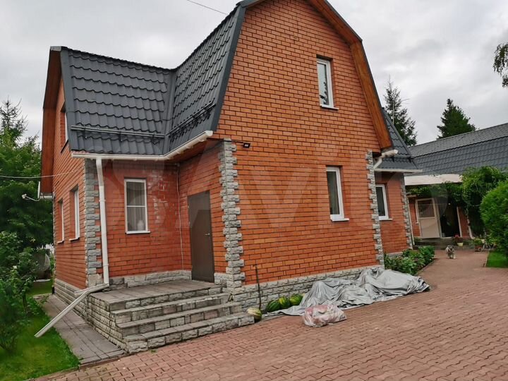 Дом 218,9 м² на участке 12 сот.