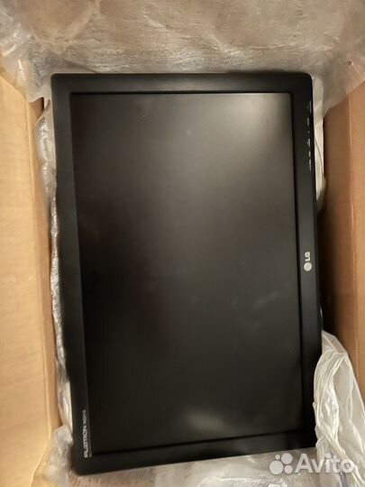 Монитор LG Flatron W2241S (55 см 21,6 inch)