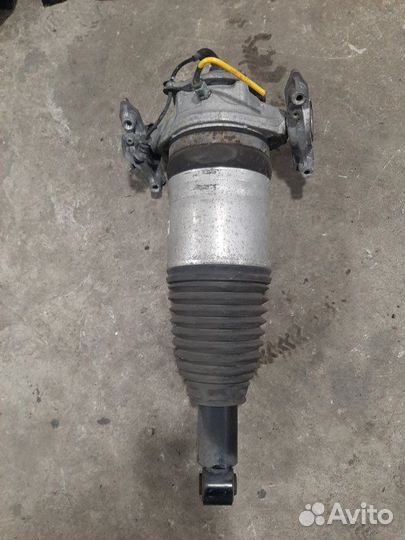 Стойка амортизатора (Пневмоподвеска) задняя правая
