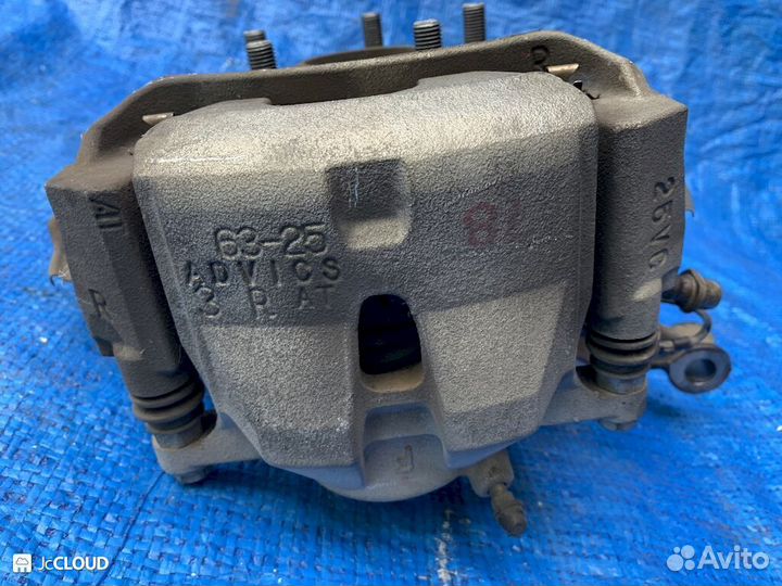 Суппорт на toyota prius alpha ZVW40 2zrfxe