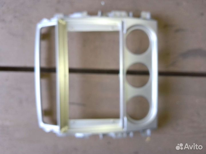 Дефлектор на Сузуки лиана и рамка