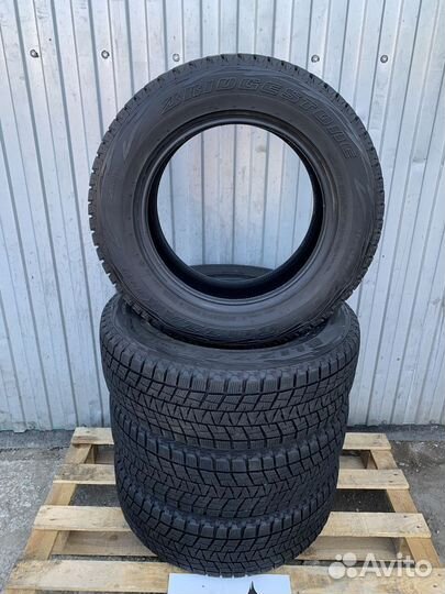 Bridgestone Blizzak DM-V1 215/65 R16